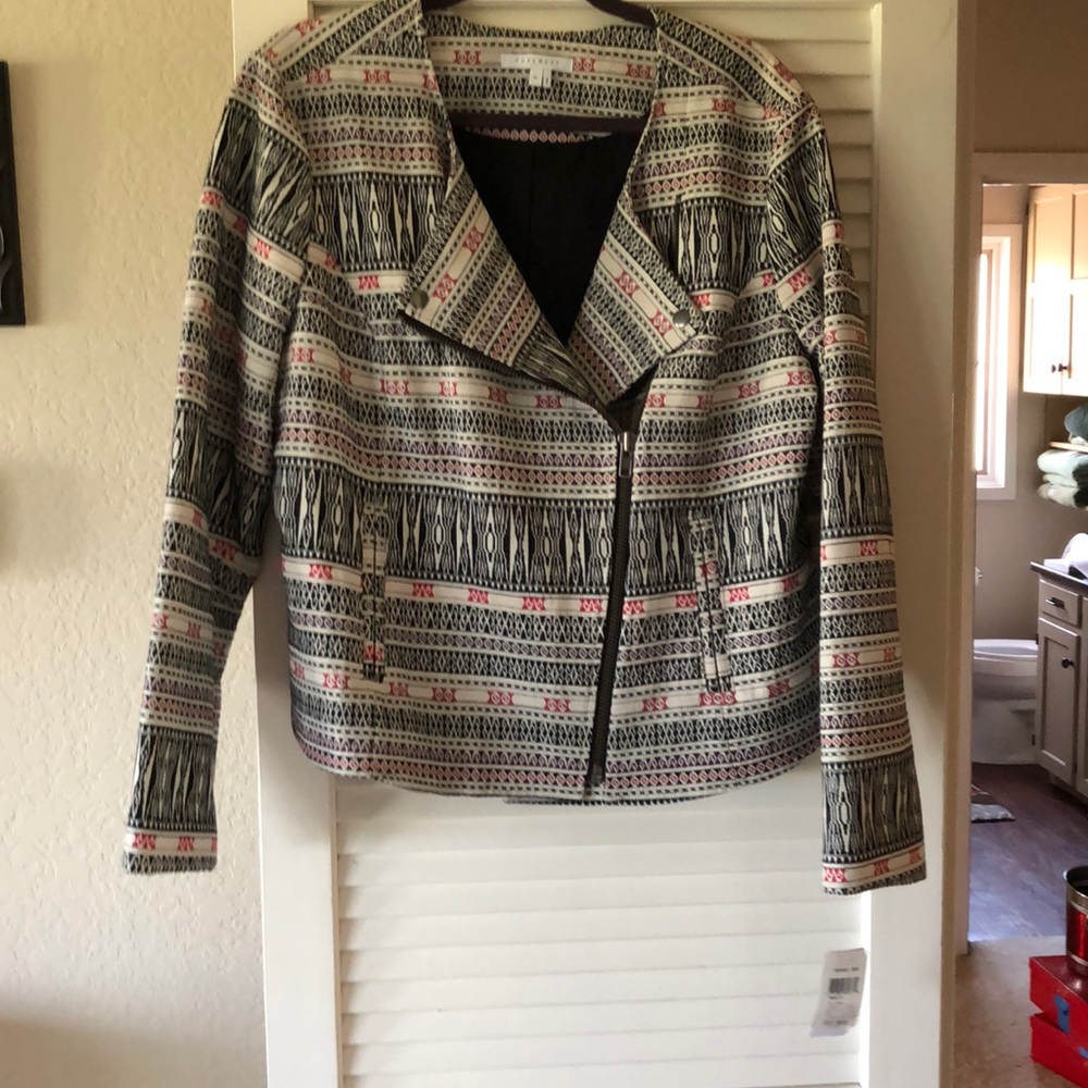 Brand new fabulous jacket sits at the waist